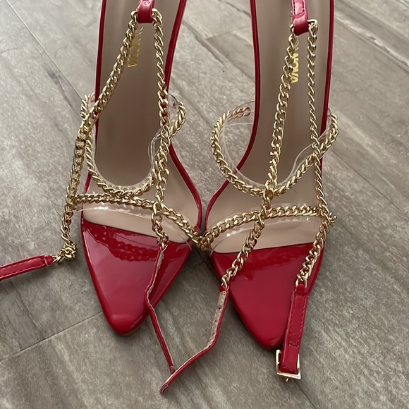 Red heels size 7. Never worn. - Picture 2 of 4
